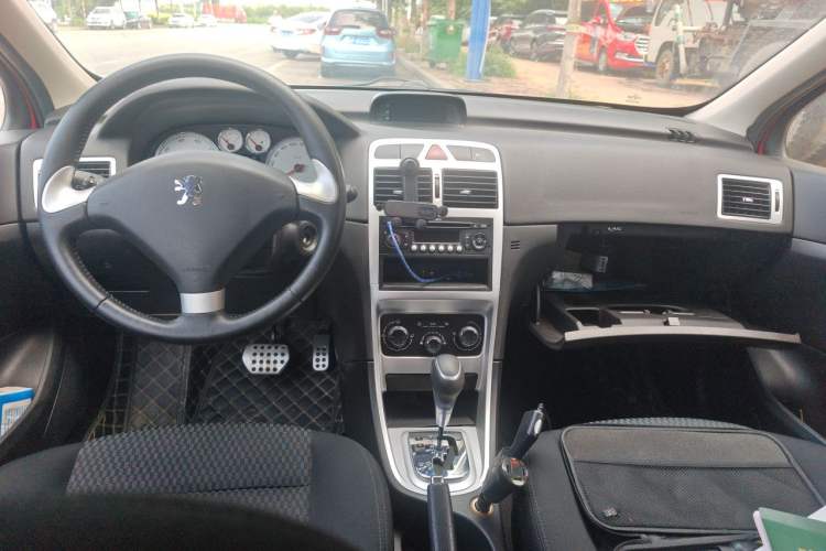 Used Peugeot 307 2012 1.6L Automatic CROSS Center Console