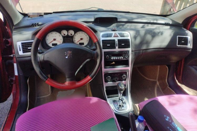 Used Peugeot 307 2012 Hatchback 1.6L Automatic Comfort Edition Center Console