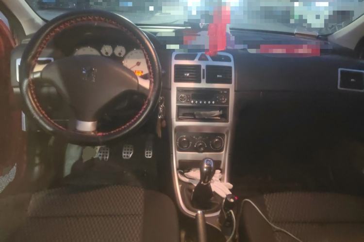 Used Peugeot 307 2012 Hatchback 1.6L Manual Comfort Edition Center Console