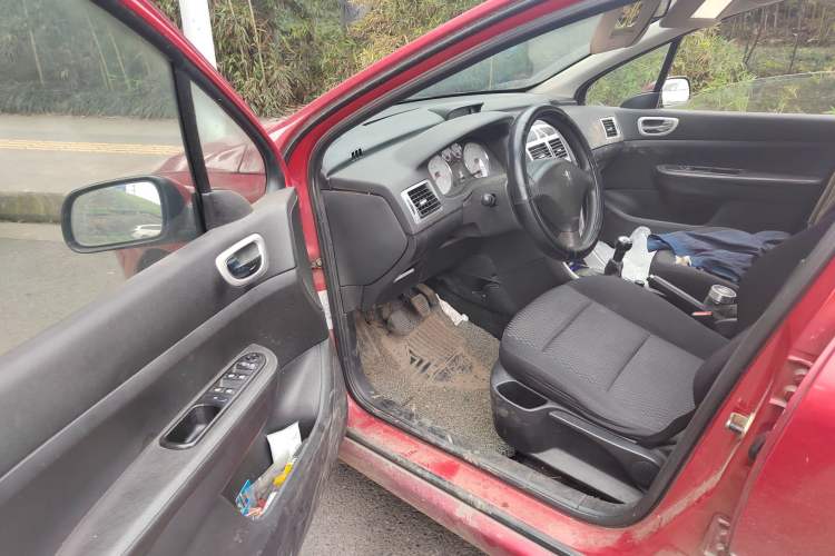Used Peugeot 307 2012 Hatchback 1.6L Manual Comfort Edition Driver Seat
