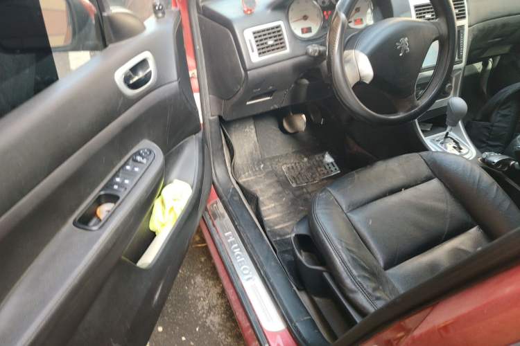 Used Peugeot 307 2012 Hatchback 1.6L Automatic Comfort Edition Driver Seat