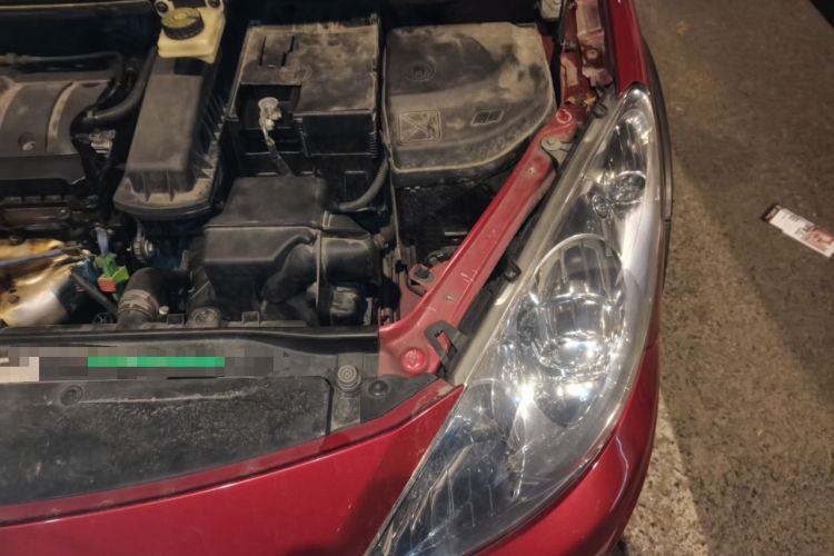Used Peugeot 307 2012 1.6L Automatic CROSS Engine Bay Left