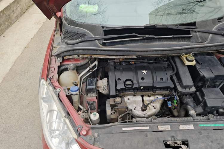 Used Peugeot 307 2012 1.6L Manual CROSS Engine Bay Right