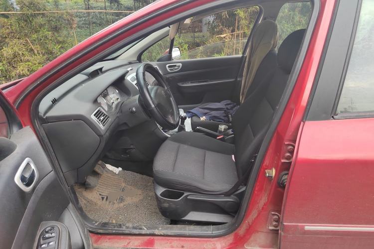 Used Peugeot 307 2012 Hatchback 1.6L Manual Comfort Edition Left Front Seat