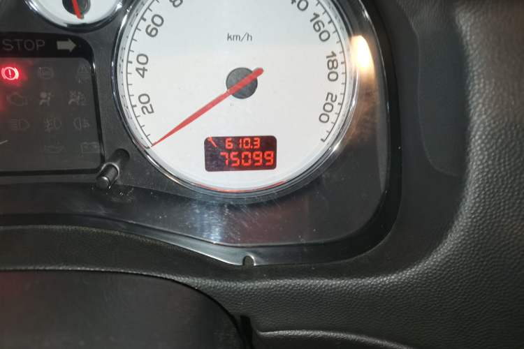 Used Peugeot 307 2012 1.6L Automatic CROSS Odometer Close Up