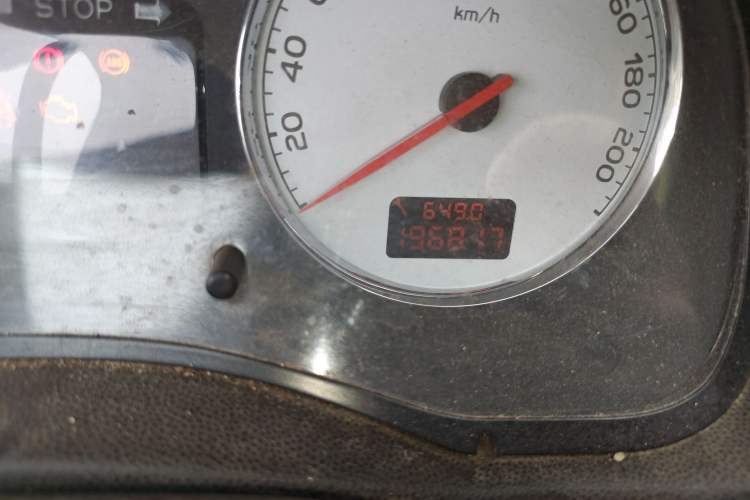 Used Peugeot 307 2012 1.6L Automatic CROSS Odometer Close Up