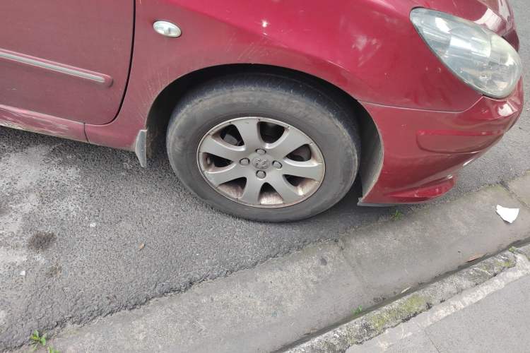 Used Peugeot 307 2012 Hatchback 1.6L Manual Comfort Edition Right Front Wheel Hub