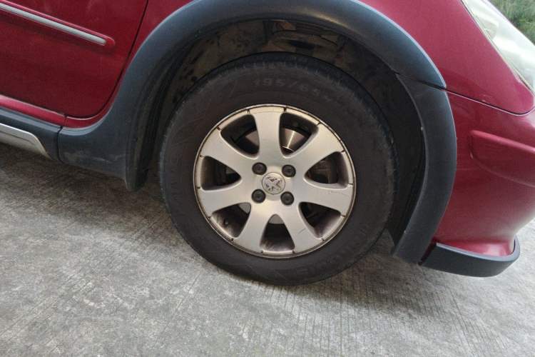 Used Peugeot 307 2012 1.6L Automatic CROSS Right Front Wheel Hub