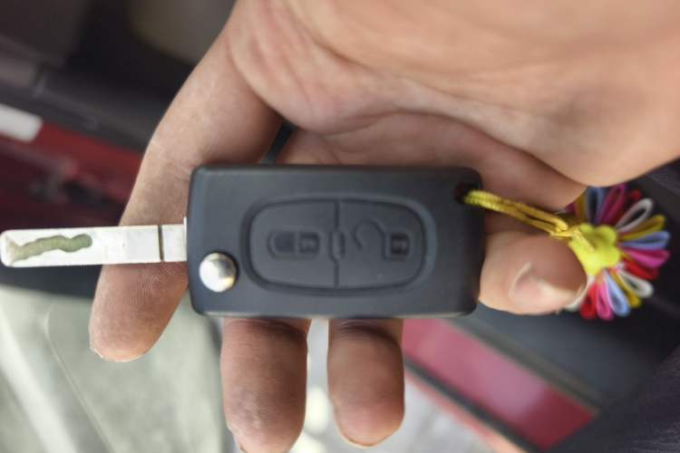 Used Peugeot 307 2012 Hatchback 1.6L Manual Comfort Edition Vehicle Key