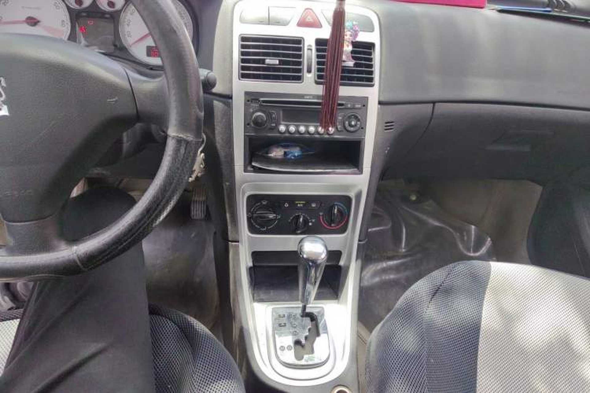 Used Peugeot 307 2012 Hatchback 1.6L Automatic Comfort Edition Audio And AC Panel