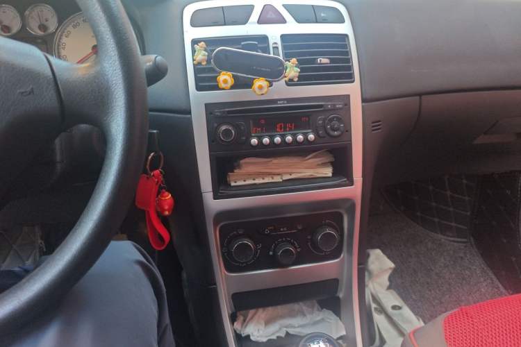 Used Peugeot 307 2012 Hatchback 1.6L Manual Comfort Edition Audio And AC Panel