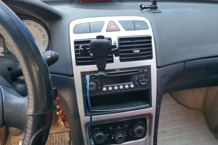 Used Peugeot 307 2012 Hatchback 1.6L Manual Comfort Edition Audio And AC Panel