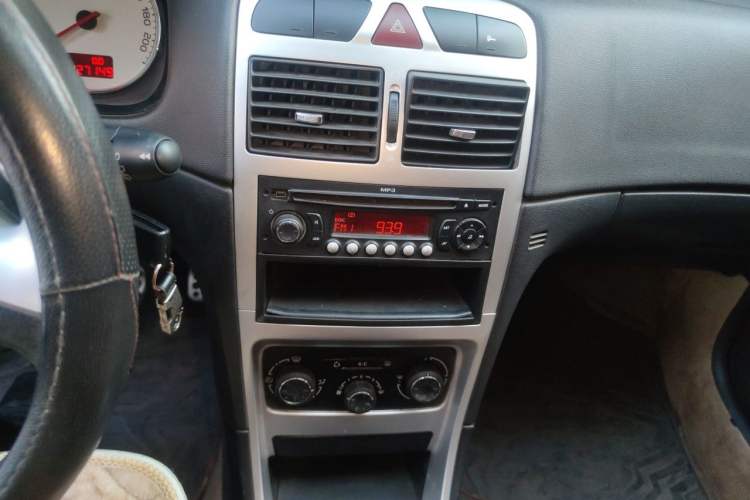Used Peugeot 307 2012 1.6L Manual CROSS Audio And AC Panel