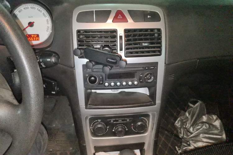Used Peugeot 307 2012 Hatchback 1.6L Automatic Comfort Edition Audio And AC Panel