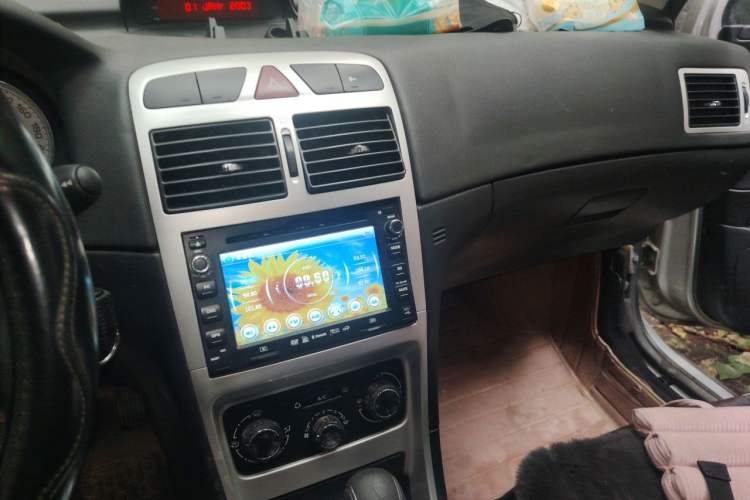 Used Peugeot 307 2012 Hatchback 1.6L Automatic Comfort Edition Audio And AC Panel