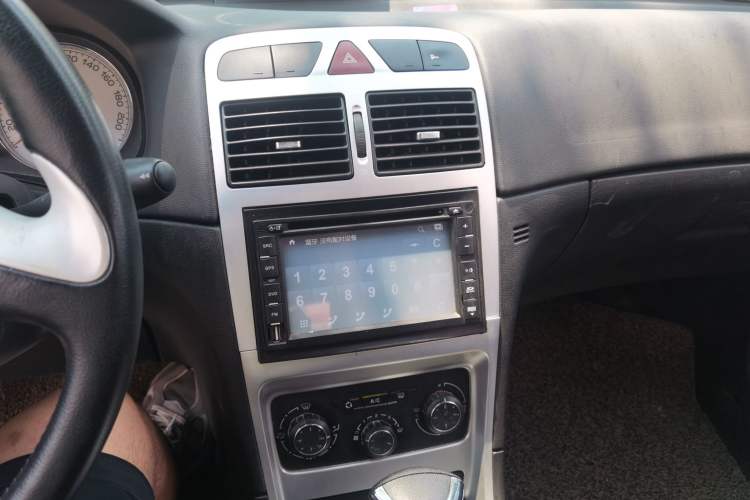 Used Peugeot 307 2012 Hatchback 1.6L Automatic Comfort Edition Audio And AC Panel