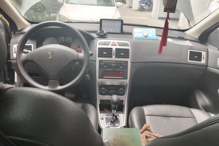 Used Peugeot 307 2012 1.6L Automatic CROSS Center Console