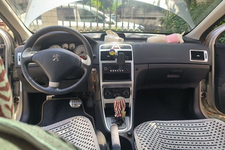 Used Peugeot 307 2012 1.6L Automatic CROSS Center Console