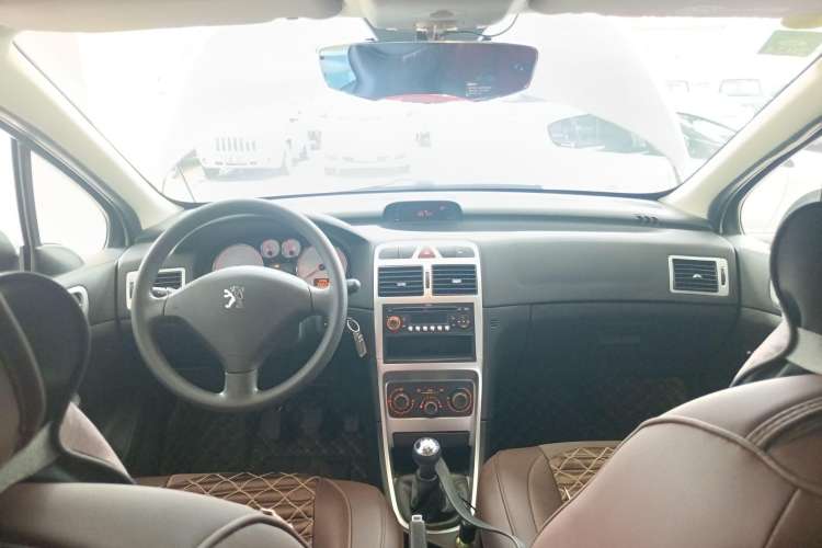 Used Peugeot 307 2012 Hatchback 1.6L Manual Comfort Edition Center Console