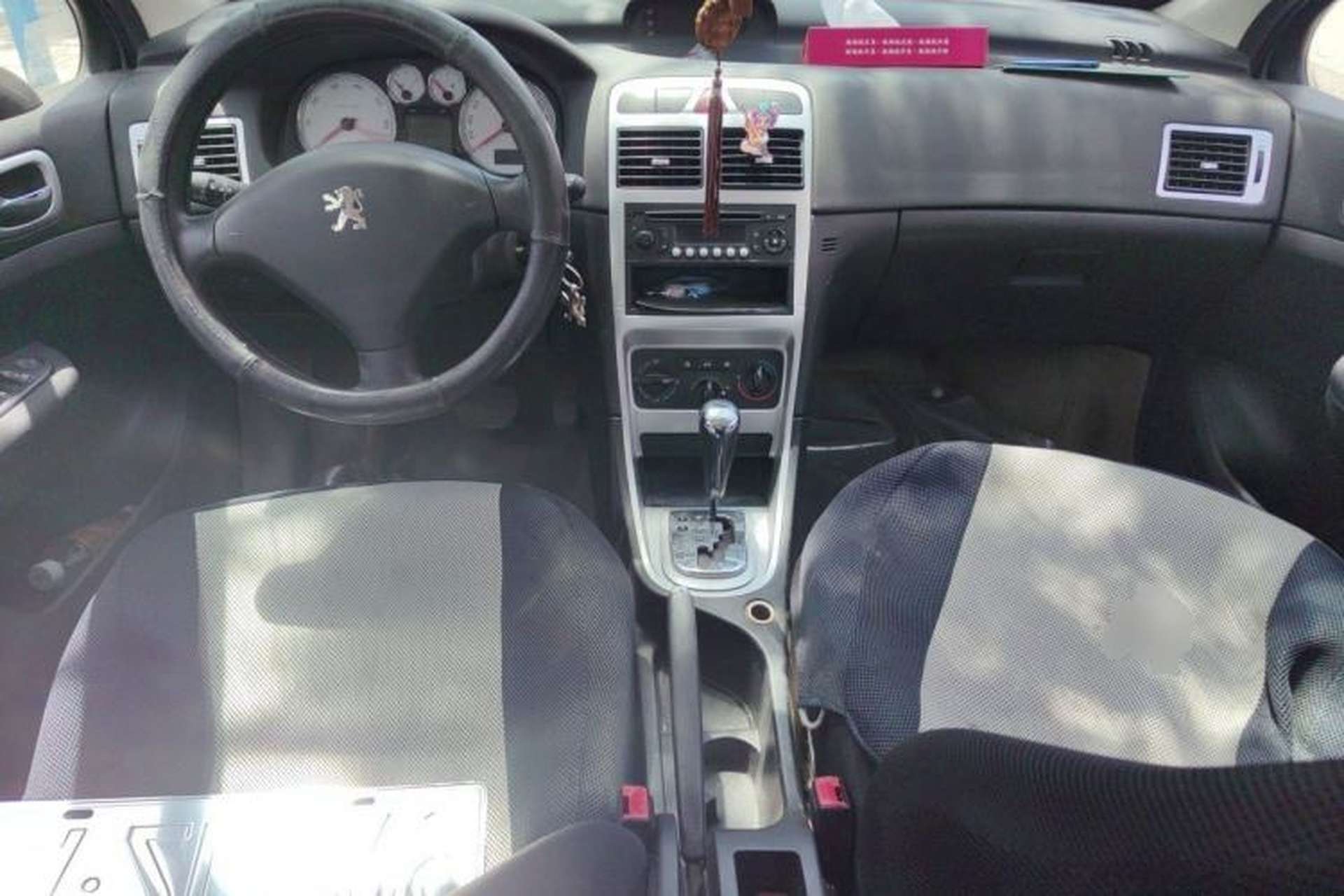 Used Peugeot 307 2012 Hatchback 1.6L Automatic Comfort Edition Center Console