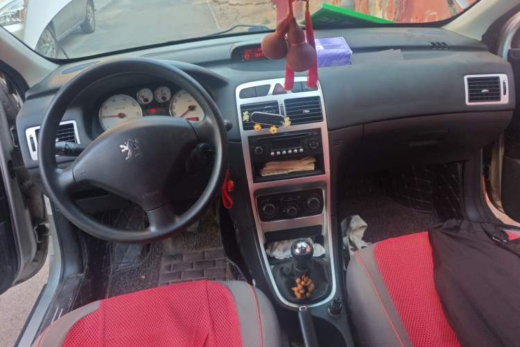 Used Peugeot 307 2012 Hatchback 1.6L Manual Comfort Edition Center Console