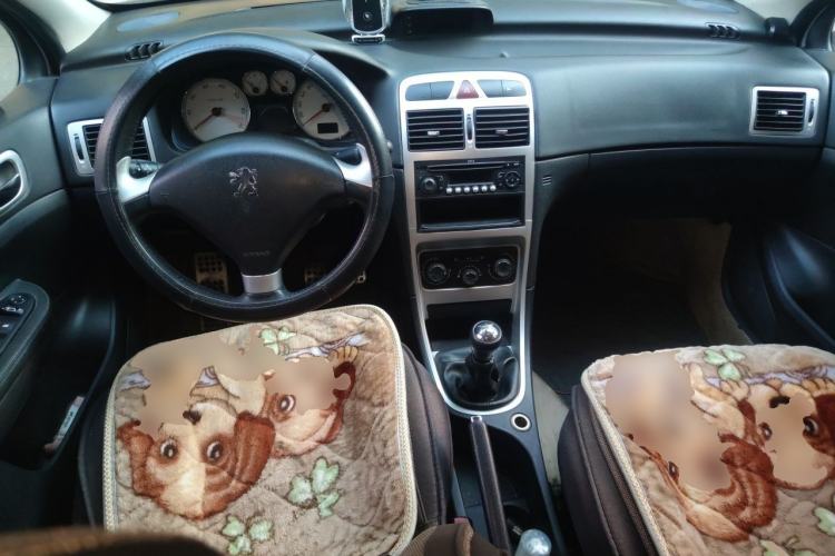 Used Peugeot 307 2012 1.6L Manual CROSS Center Console