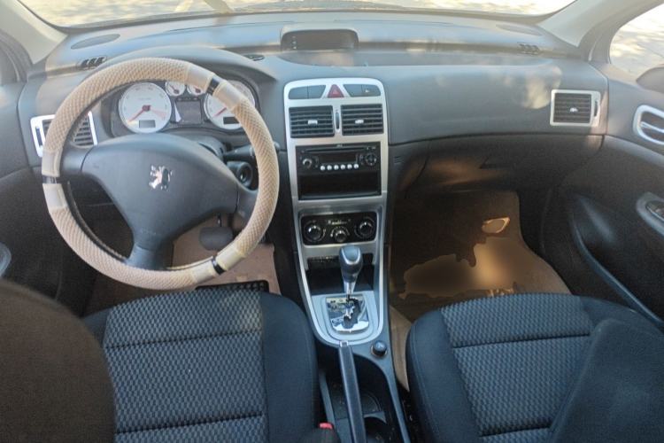 Used Peugeot 307 2012 Hatchback 1.6L Automatic Comfort Edition Center Console