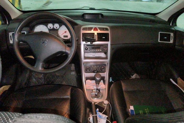 Used Peugeot 307 2012 Hatchback 1.6L Automatic Comfort Edition Center Console