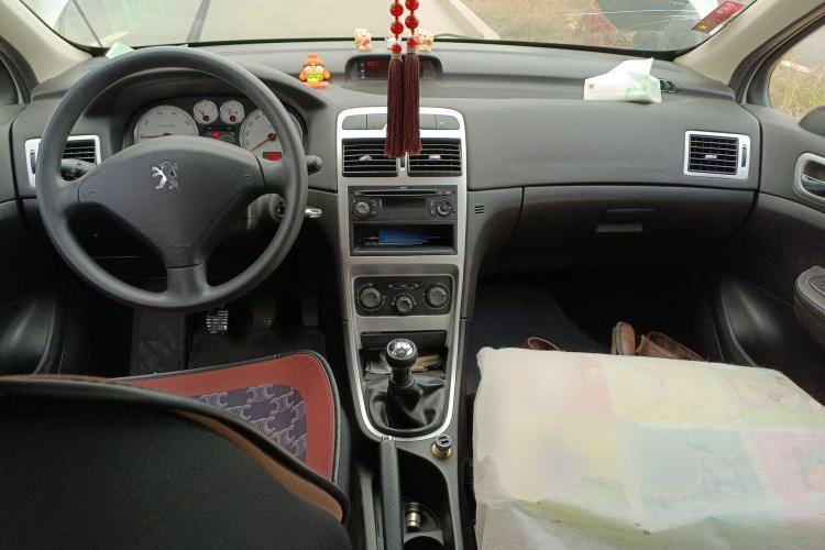 Used Peugeot 307 2012 Hatchback 1.6L Manual Comfort Edition Center Console
