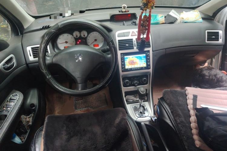 Used Peugeot 307 2012 Hatchback 1.6L Automatic Comfort Edition Center Console