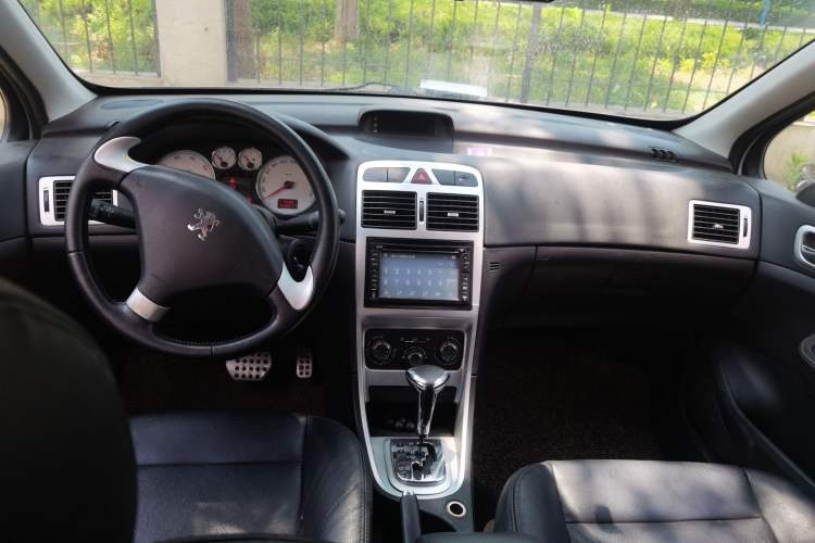 Used Peugeot 307 2012 Hatchback 1.6L Automatic Comfort Edition Center Console