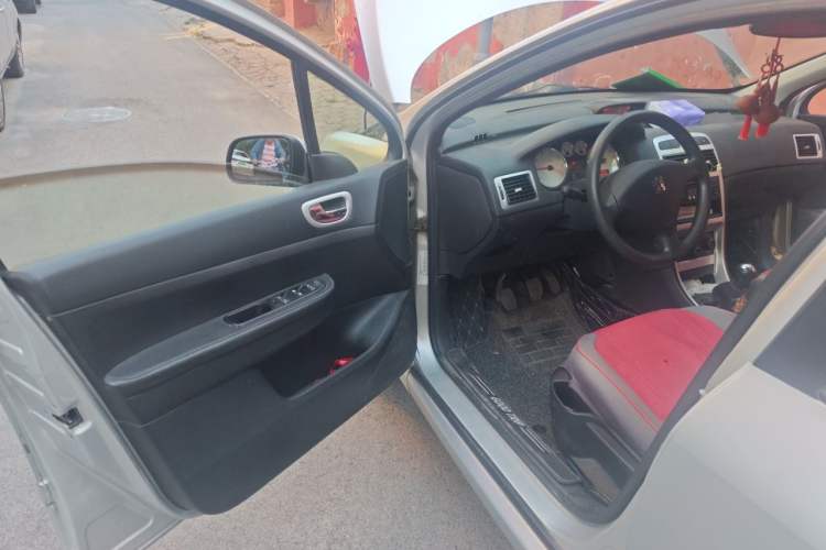 Used Peugeot 307 2012 Hatchback 1.6L Manual Comfort Edition Driver Seat