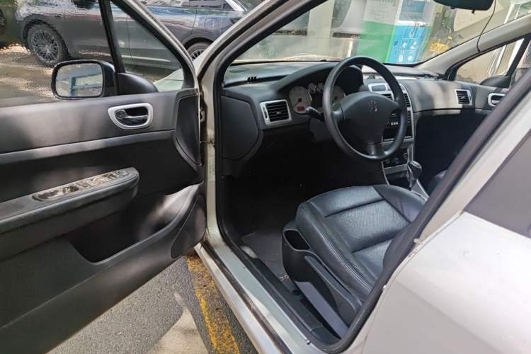 Used Peugeot 307 2012 Hatchback 1.6L Automatic Comfort Edition Driver Seat