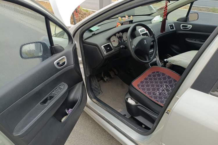 Used Peugeot 307 2012 Hatchback 1.6L Manual Comfort Edition Driver Seat