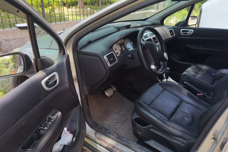 Used Peugeot 307 2012 Hatchback 1.6L Automatic Comfort Edition Driver Seat