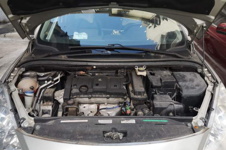 Used Peugeot 307 2012 1.6L Manual CROSS Engine Bay