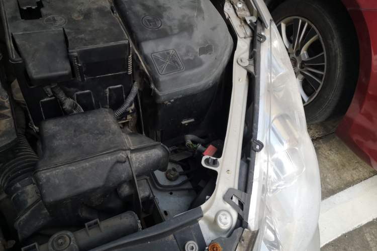 Used Peugeot 307 2012 1.6L Manual CROSS Engine Bay Left