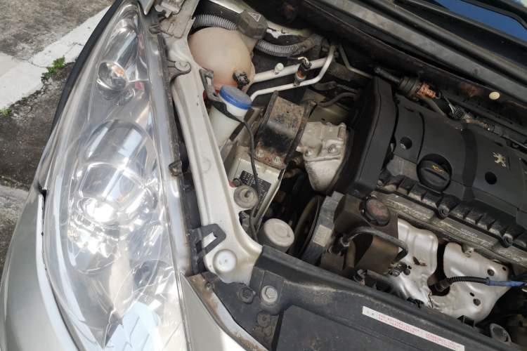 Used Peugeot 307 2012 1.6L Manual CROSS Engine Bay Right