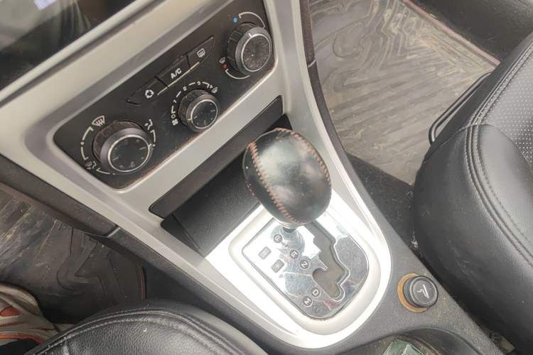 Used Peugeot 307 2012 Hatchback 1.6L Automatic Comfort Edition Gear Lever