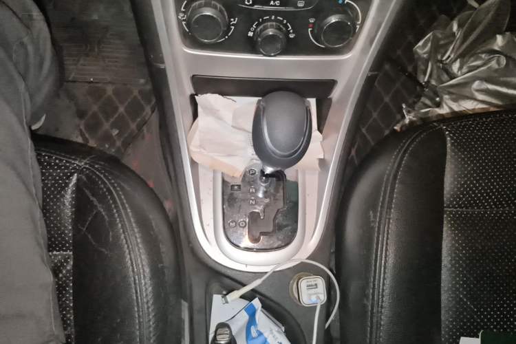 Used Peugeot 307 2012 Hatchback 1.6L Automatic Comfort Edition Gear Lever