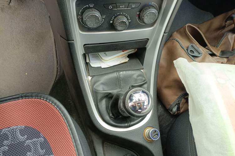 Used Peugeot 307 2012 Hatchback 1.6L Manual Comfort Edition Gear Lever