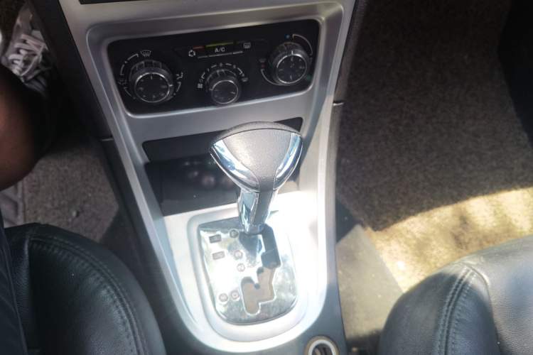 Used Peugeot 307 2012 Hatchback 1.6L Automatic Comfort Edition Gear Lever