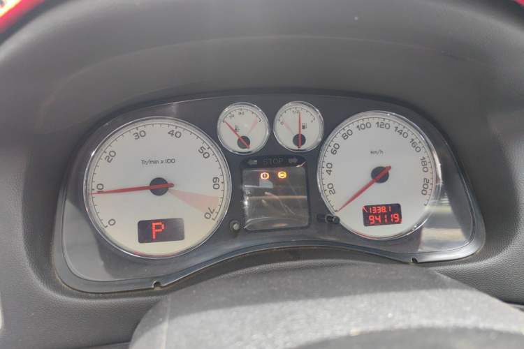 Used Peugeot 307 2012 1.6L Automatic CROSS Odometer Close Up