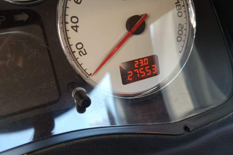Used Peugeot 307 2012 1.6L Manual CROSS Odometer Close Up