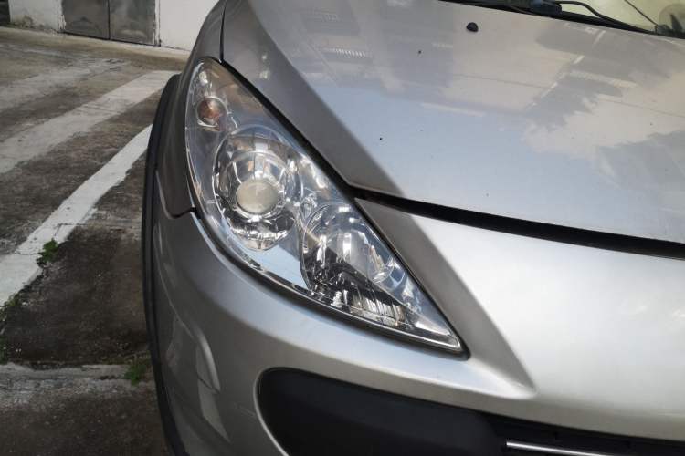 Used Peugeot 307 2012 1.6L Manual CROSS Right Front Headlight