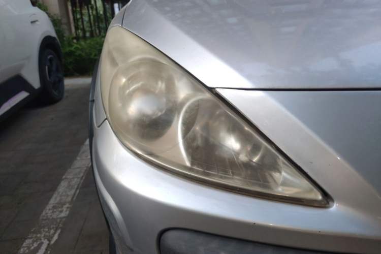 Used Peugeot 307 2012 1.6L Manual CROSS Right Front Headlight