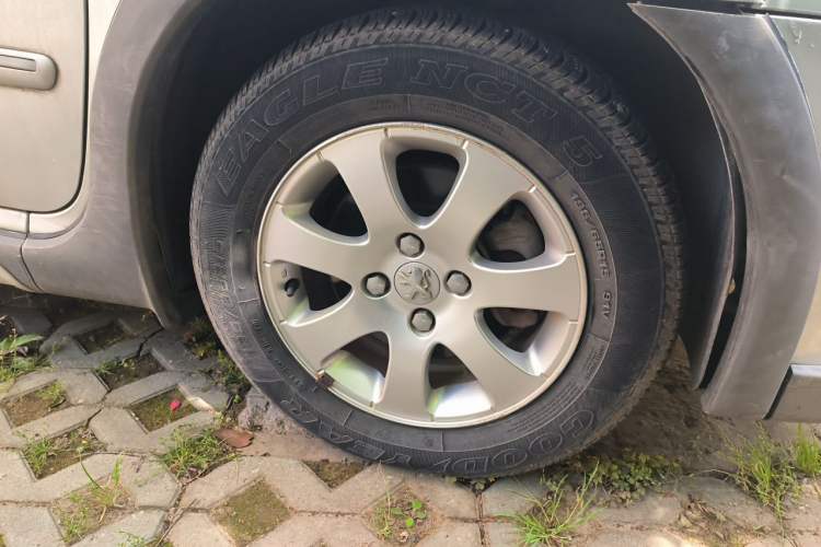 Used Peugeot 307 2012 1.6L Automatic CROSS Right Front Wheel Hub