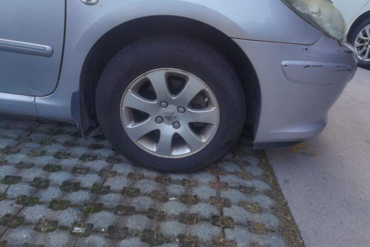 Used Peugeot 307 2012 Hatchback 1.6L Automatic Comfort Edition Right Front Wheel Hub