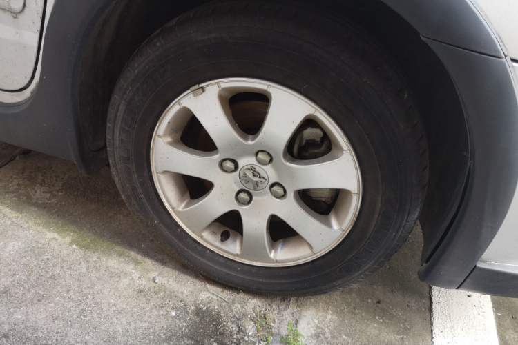 Used Peugeot 307 2012 1.6L Manual CROSS Right Front Wheel Hub