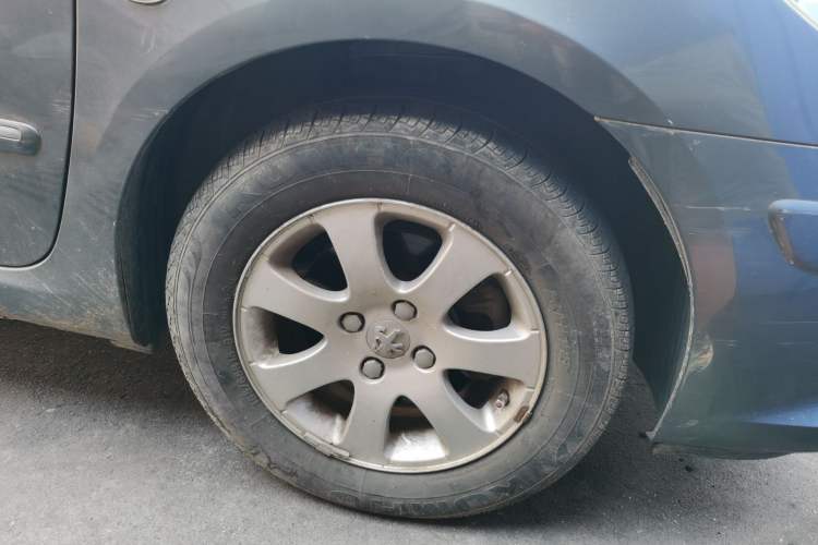 Used Peugeot 307 2012 Hatchback 1.6L Manual Comfort Edition Right Front Wheel Hub